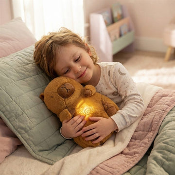 Enfant avec peluche respirante - Peluchou